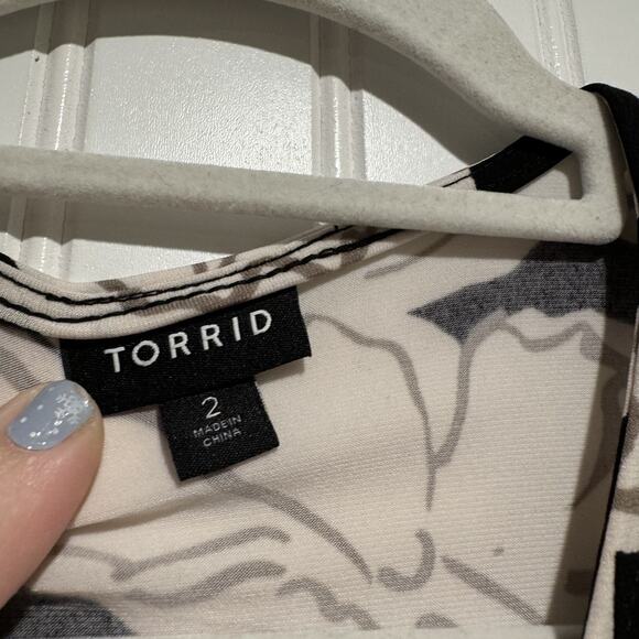 Torrid Surplice Wrap Midi Dress Black Cream Abstract Floral Print Plus Size 2X - Picture 4 of 6